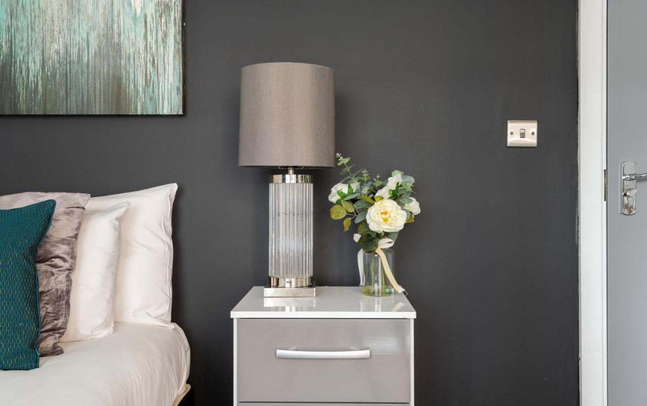 Spacious And Modern 4 Bed Apartment Next To Borough Station Londra Exterior foto
